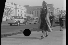 0944_Pedestrians ,12th Street , Washington DC nr Pennsylvania Avenue