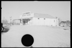 1128_ L D Stowers , Merchant . Gulf gasoline sold.  Unknown location