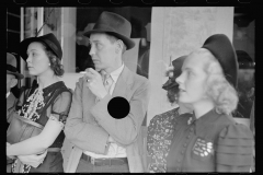 01561_Watching Cincinnati's sesquicentennial parade, Ohio