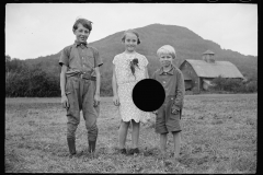 1671_Well attired children ,   Vermont