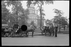 1946_Tourist carriages , Quebec City