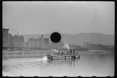 2046_ River boat , Pittsburgh, Pennsylvania