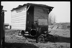 2074_One-room hut housing family of nine Bruceton, Tennessee