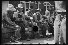 2088_Loafers' wall, outside the Court-house, Batesville, Arkansas