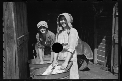 2177_Women washing clothes, Crabtree Recreational Project, near Raleigh, North Carolina