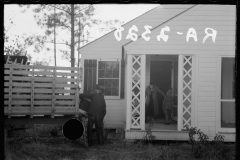 2226_ W.R. Hubbard and family 'moving house' to Penderlea Farms, North Carolina