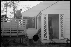 2227_W.R. Hubbard and family 'moving house' to Penderlea Farms, North Carolina