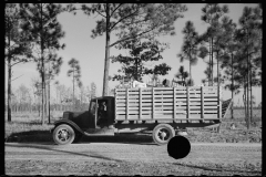 2229_W.R. Hubbard and family 'moving house' to Penderlea Farms, North Carolina