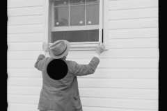 2406_Carpenter fitting sash window, New Homestead, Briar Patch Project, Eatonton, Georgia