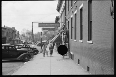 2498_ Street scene, Sunday afternoon, Jackson, Ohio