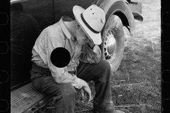 2792_Member of threshing gang taking a rest,  on his running board Frederick, Maryland