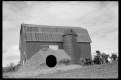 2867_Barn and silo on Anton Weber's farm, Tompkins County, New York State