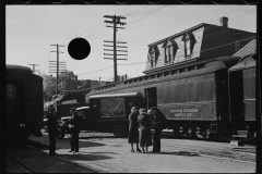 2917_Passengers departing  Hagerstown railroad station, Maryland