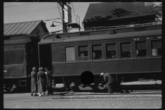 2918_Passengers departing  Hagerstown railroad station, Maryland