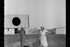 3087_Resettled farmer and family  back of their new home, Wabash Farms, Indiana