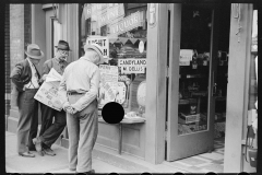 3128_Steelworkers reading the newspaper outside liquor store, Aliquippa, Pennsylvania