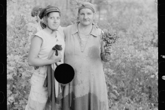 3163_Cranberry pickers  Burlington County, New Jersey