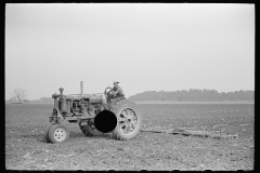 3290_ Farmall row crop Tractor in use , Wabash Farms, Indiana