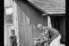 3310_Farm laborer's wife and children, "Eighty Acres," Glassboro, New Jersey