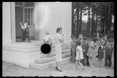 3399_Schoolteacher and children, Irwinville School, Georgia