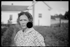 3420_Mrs. Cole in her garden, Irwinville Farms, Georgia