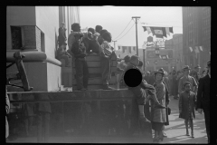 3444_ Waiting for the parade to pass, Cincinnati, Ohio