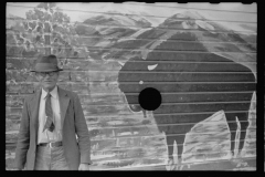 3507_Unknown man captured with Buffalo Bill folk art, North Platte, Nebraska