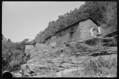 3622_Shacks along the river  between Charleston and Gauley Bridge