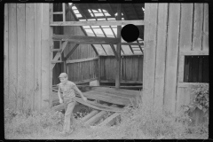 3885_  Deserted barn on hill near mines, Chaplin, West Virginia