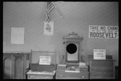 3918_The Living room in the home of the Thaxtons,  Mechnicsburg, Ohio