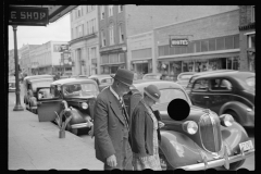 3962_Possibly  Farm family in town, Washington, North Carolina