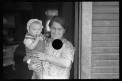 4113_Wife of coal miner with grandchild. Kempton, Company coal town . West Virginia