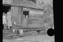 0005_Wife and children of sharecropper