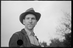 0145_Man from Nicholson Hollow ,working  near  Shenandoah