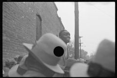 0250_Audience street Medicine show, Huntingdon, Tennessee]