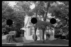 0690_Large modern affluent housing  , probably Washington DC suburb