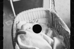 0850_Basket weave crib , pram, unknown family or location