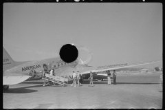 1079_American Airways plane ,taking passengers aboard , Washington Airport