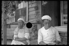 3982_ Farm women, Halifax County, North Carolina