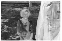 0033_Small child with parent