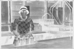 0607_Woman with Kilner jars, unknown location