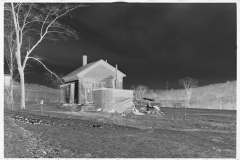 0853_Isolated homestead ,occupied , unknown location