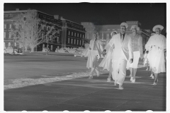 0943_Pedestrians ,12th Street , Washington DC nr Pennsylvania Avenue