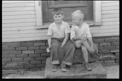 1051__Two young lads , family(ies) probably Ohio