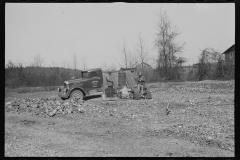 1127_ _Convicts grading the road , Jefferson County , Alabama . taking a break