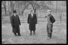 1275_Probably resettlement officials speaking with client.Possibly Ohio