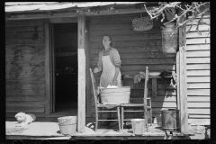 1409_Elderly woman washing clothes.