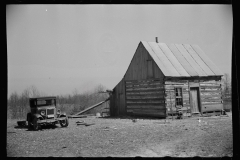 1422_Primitive accommodation with old car , unknown location