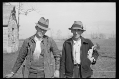 1441_Pair of unknown farmers/workers  unknown   location