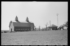 01558_Large dwelling posibly based on a Dutch barn , Nebraska